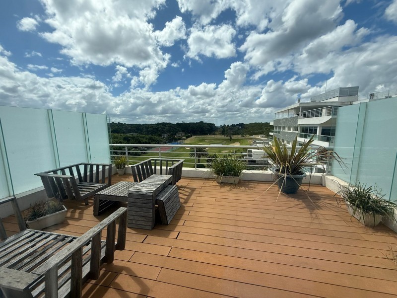 Departamento en alquiler con tres dormitorios en suite